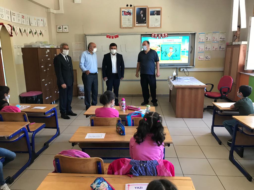 KAVAK KAYMAKAMI OKULLARI ZİYARET ETTİ KAVAK KAYMAKAMI OKULLARI ZİYARET ETTİ