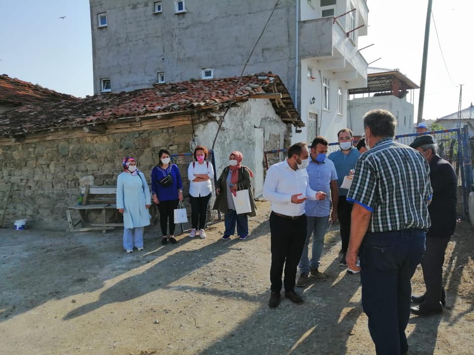 BAKIR, KOLLARINI SIVADI SAHAYA İNDİ BAKIR, KOLLARINI SIVADI SAHAYA İNDİ