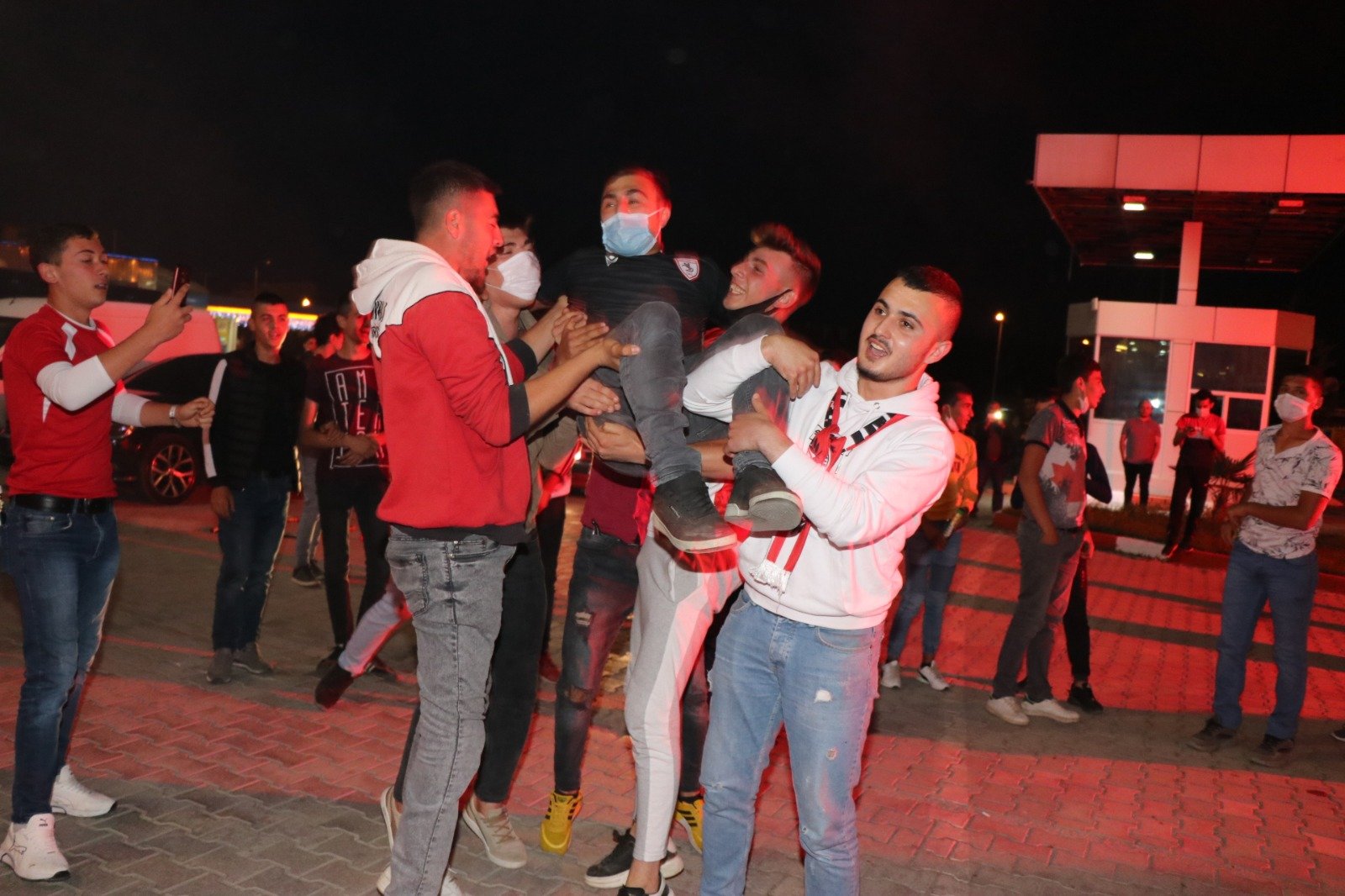 KAVAK’TA ŞÖLEN HAVASINDA KUTLAMA KAVAK’TA ŞÖLEN HAVASINDA KUTLAMA