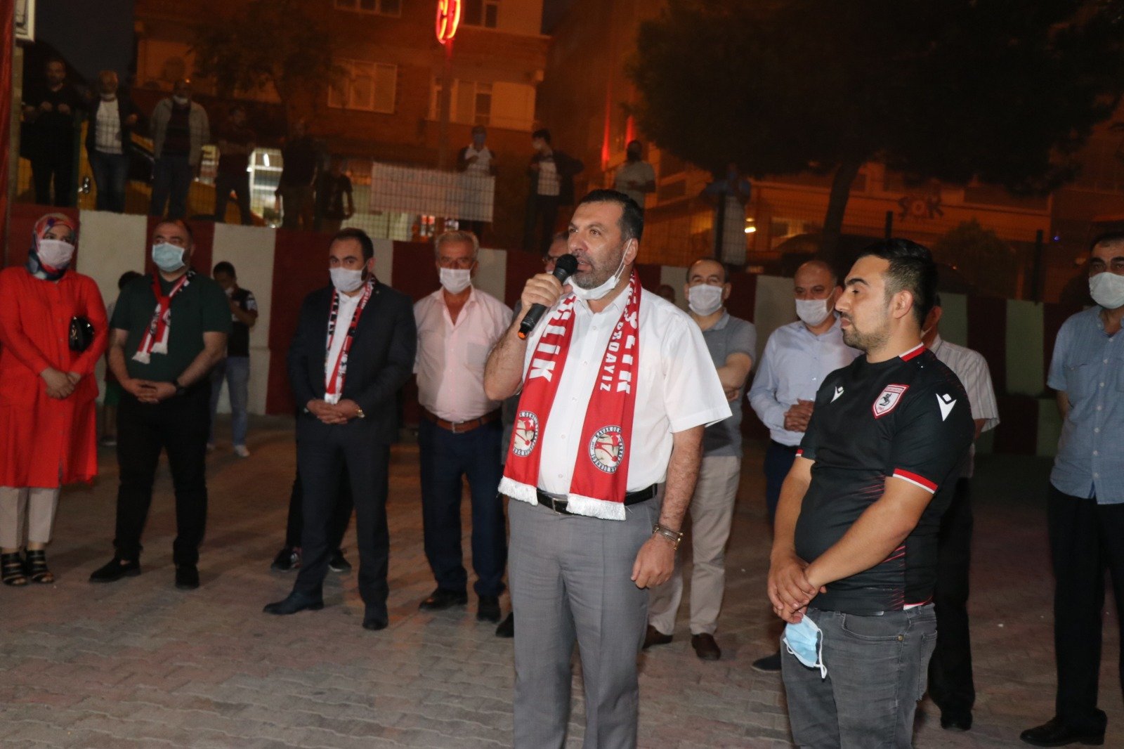 KAVAK’TA ŞÖLEN HAVASINDA KUTLAMA KAVAK’TA ŞÖLEN HAVASINDA KUTLAMA