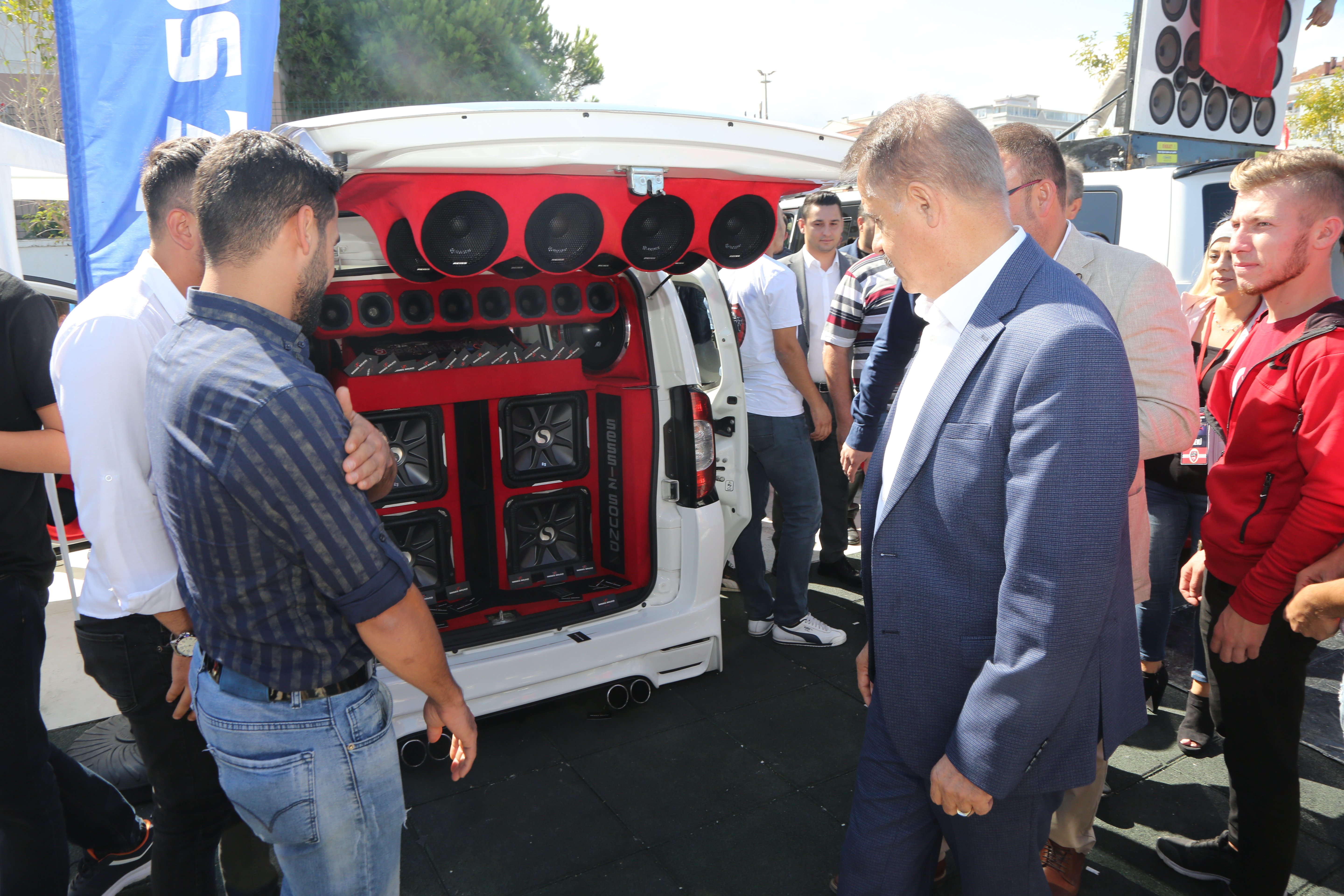 Modifiye araçlardan muhteşem festival   