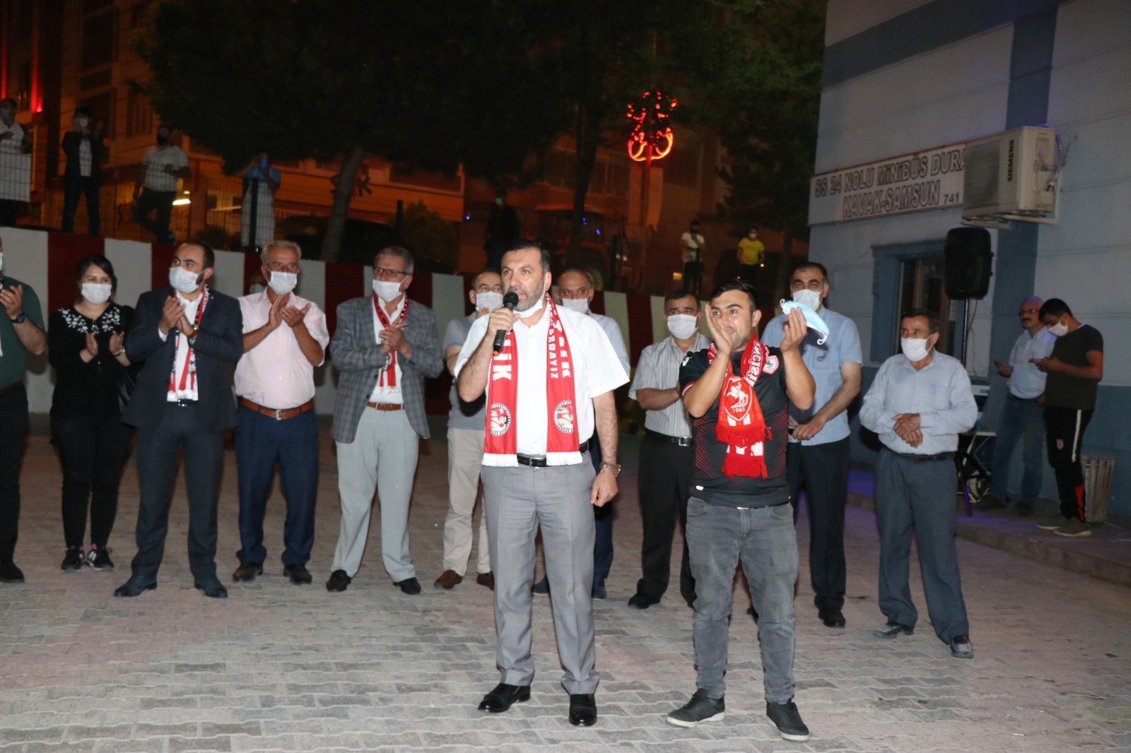 KAVAK’TA ŞÖLEN HAVASINDA KUTLAMA KAVAK’TA ŞÖLEN HAVASINDA KUTLAMA