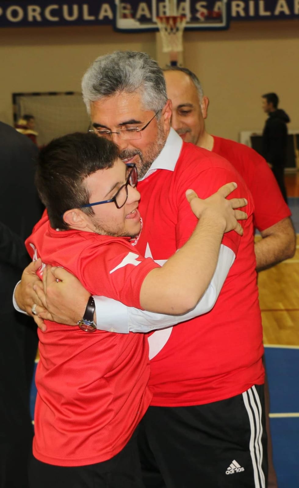 Aksu: Engelleri Birlikte Aştık Aksu: Engelleri Birlikte Aştık