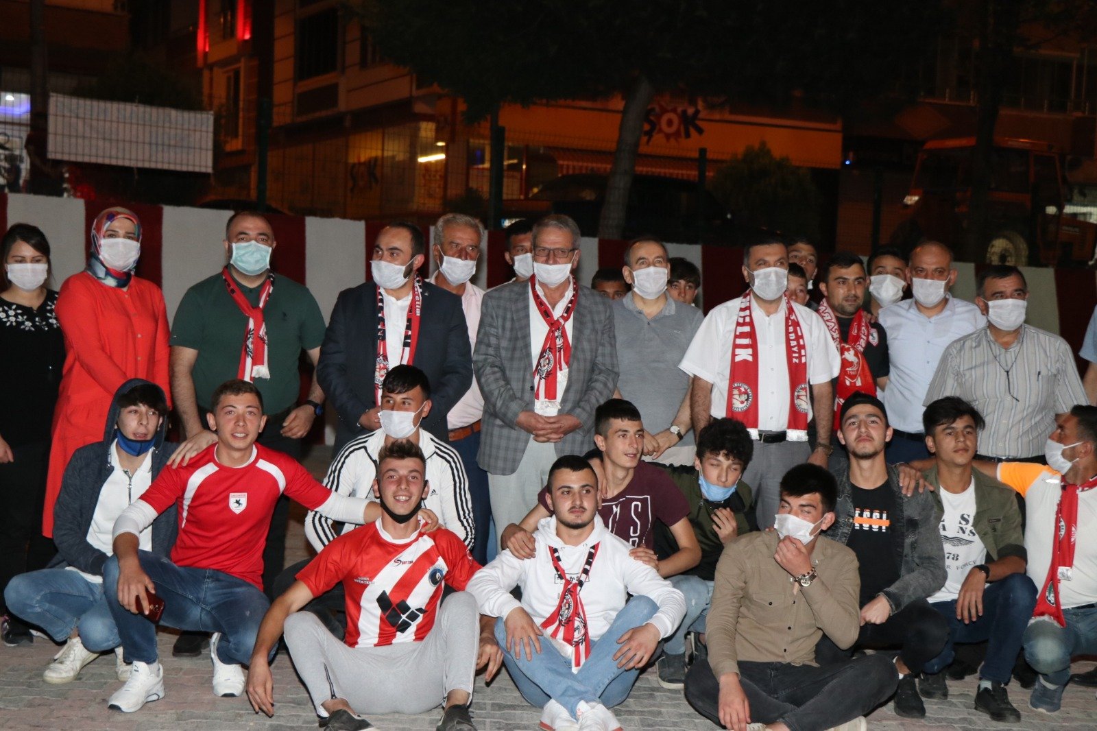 KAVAK’TA ŞÖLEN HAVASINDA KUTLAMA KAVAK’TA ŞÖLEN HAVASINDA KUTLAMA