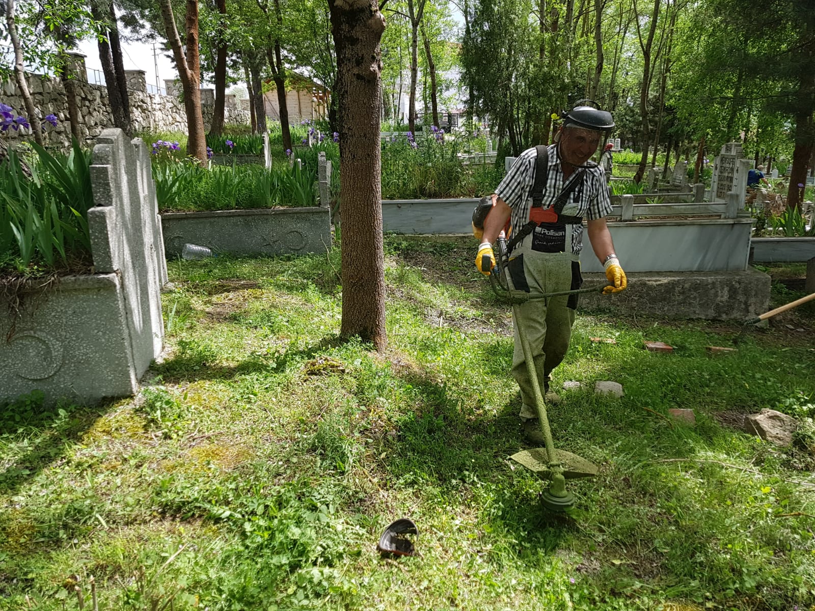 KAVAK'TA MEZARLIKLAR PIRIL PIRIL KAVAK'TA MEZARLIKLAR PIRIL PIRIL