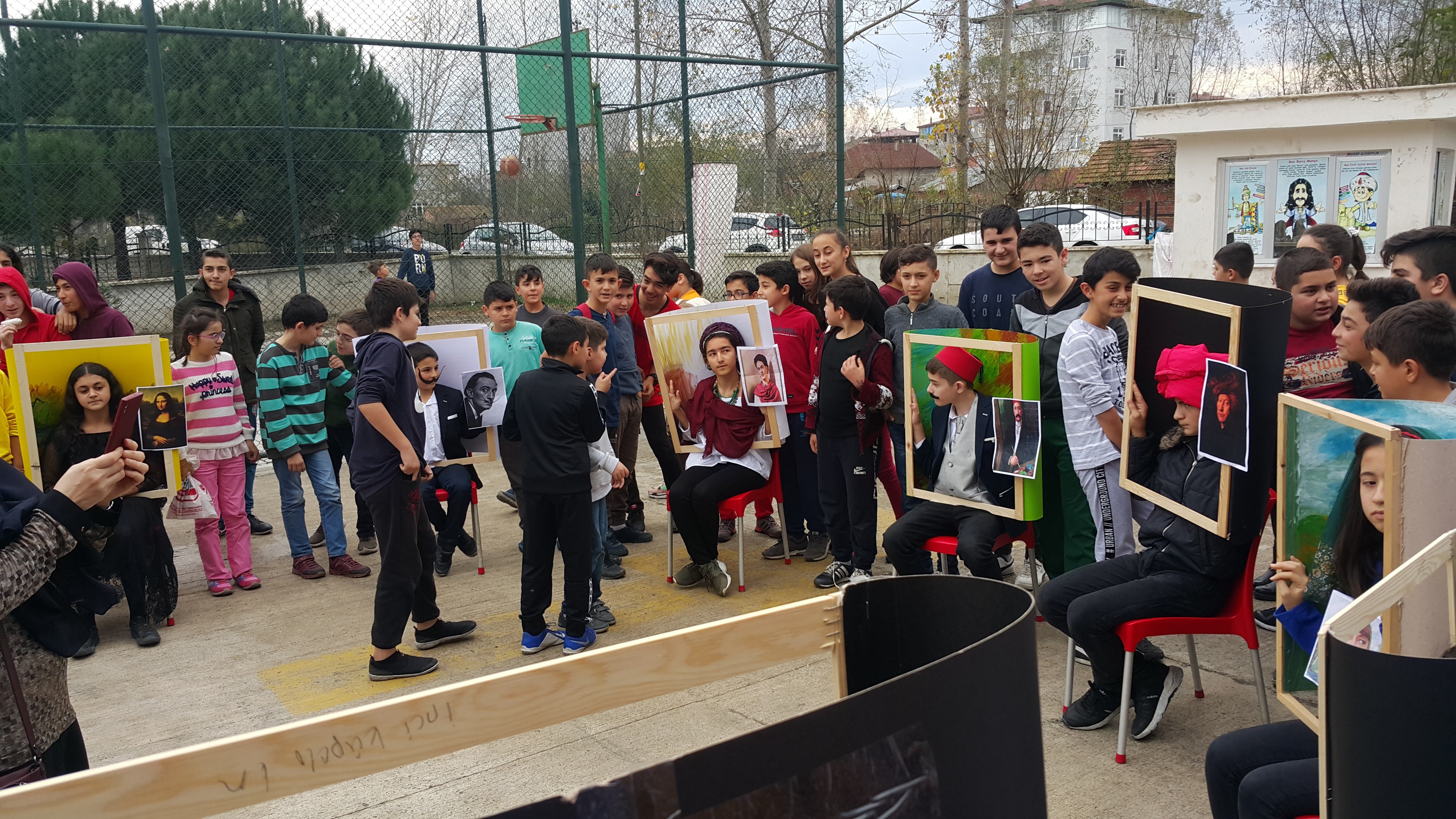 Dünyaca ünlü tabloları canlandırdılar Dünyaca ünlü tabloları canlandırdılar