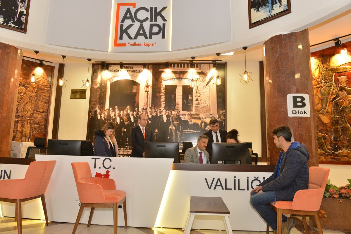 Bu büroların Kapıları açık Bu büroların Kapıları açık
