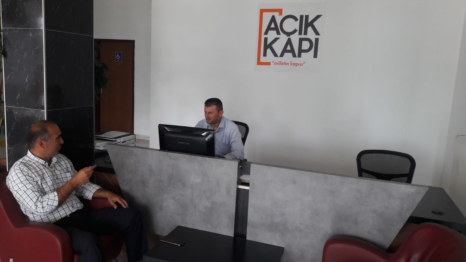 Bu büroların Kapıları açık Bu büroların Kapıları açık