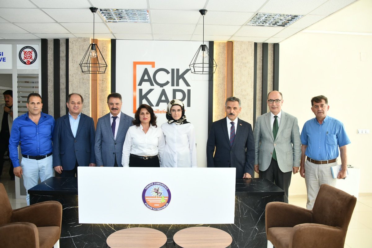 Bu büroların Kapıları açık Bu büroların Kapıları açık