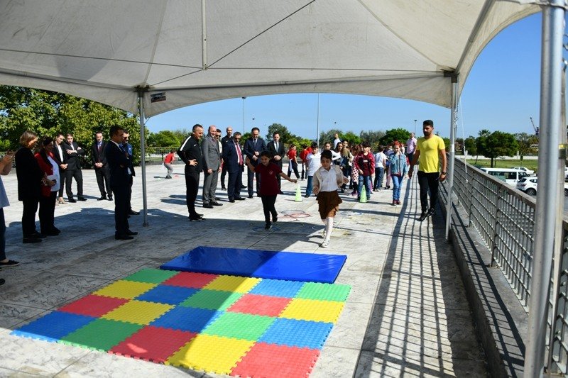 Tekkeköy'de Bilim Şenliği Tekkeköy'de Bilim Şenliği