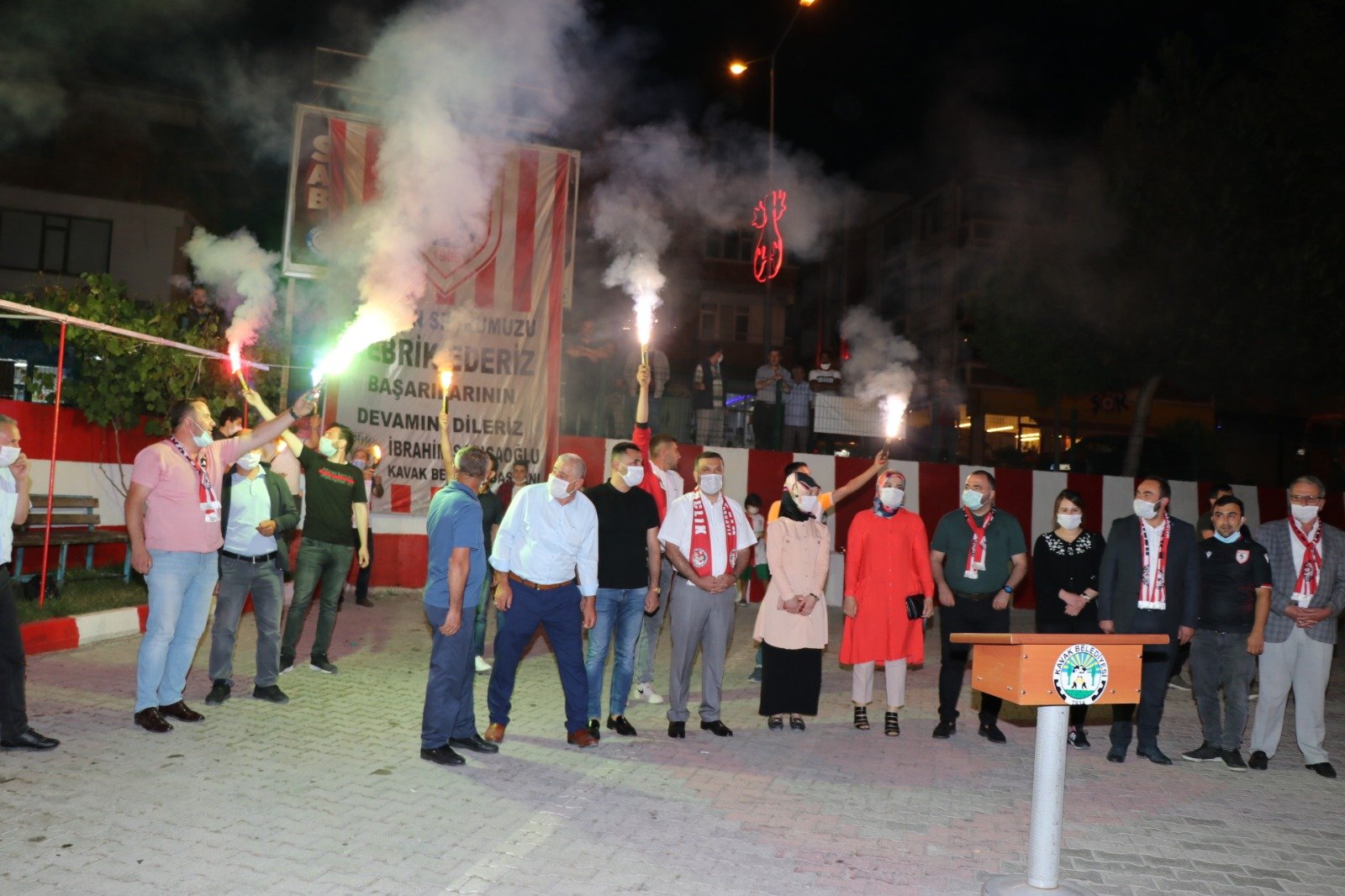 KAVAK’TA ŞÖLEN HAVASINDA KUTLAMA KAVAK’TA ŞÖLEN HAVASINDA KUTLAMA