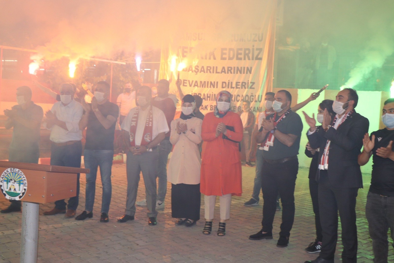 KAVAK’TA ŞÖLEN HAVASINDA KUTLAMA KAVAK’TA ŞÖLEN HAVASINDA KUTLAMA