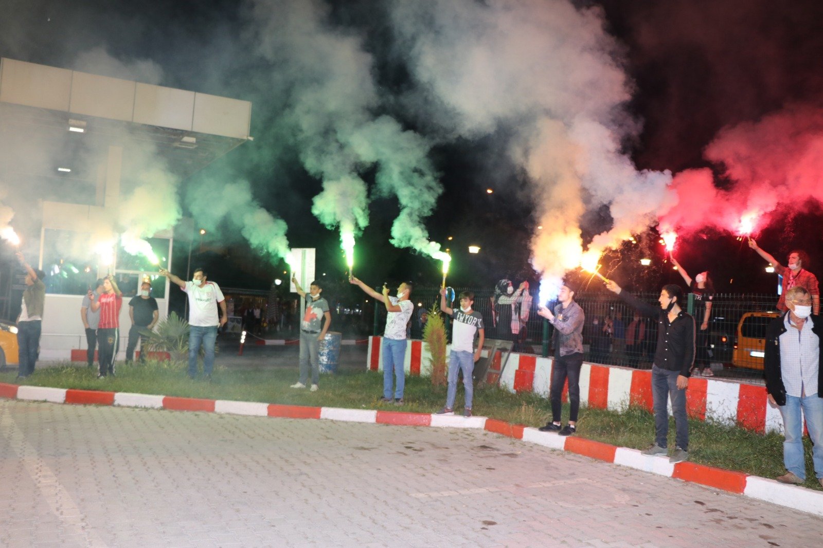 KAVAK’TA ŞÖLEN HAVASINDA KUTLAMA KAVAK’TA ŞÖLEN HAVASINDA KUTLAMA