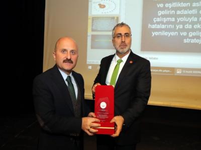 ‘Ülkemizde Sosyal Politikaların Gelişimi ve Geleceği’ konferansı
