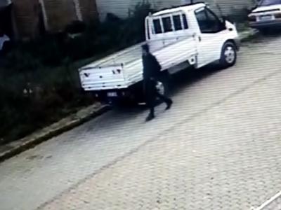 Araçtan hırsızlık kamerada