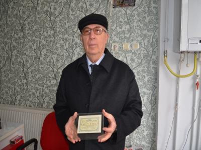 85 yıllık piyango biletine gözü gibi bakıyor
