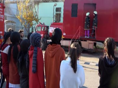 Kadın itfaiyeci adaylarına nefes kesen eğitim