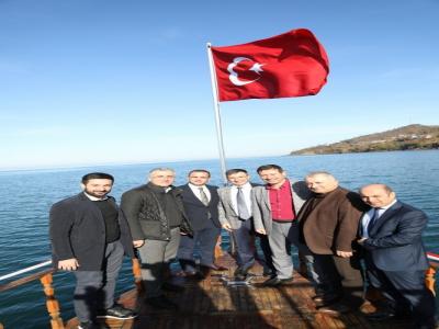 Başkan Kibar, gezinti teknesine konuk oldu
