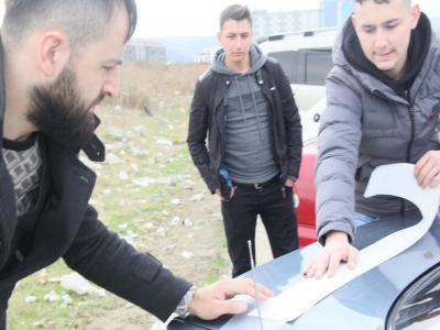 Şehitlerin isimlerini araçlarına yazdılar
