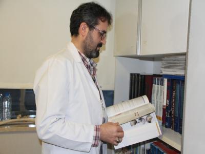 Hem ortopedi doktoru hem ahşap oyma ustası
