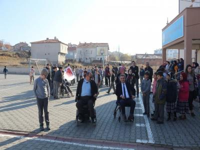 Öğrenciler empati yaptı, kendilerini engellilerin yerine koydu
