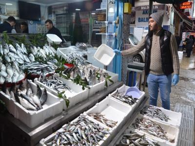 Olumsuz hava şartları balıkçıları vurdu
