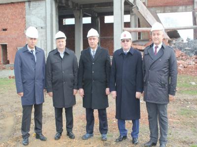Sel sonrası yıkım kararı alınan o bina yıkılıyor