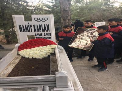 Dünya ve Olimpiyat Şampiyonu Hamit Kaplan, vefatının 44. yılında anıldı

