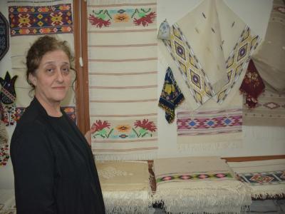 Hobi olarak başladığı keten dokumayı ticarete dönüştürdü
