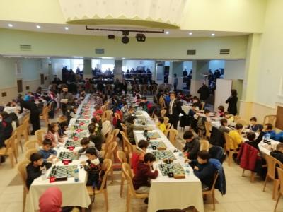 Satranç turnuvasında 185 sporcu kıyasıya mücadele etti
