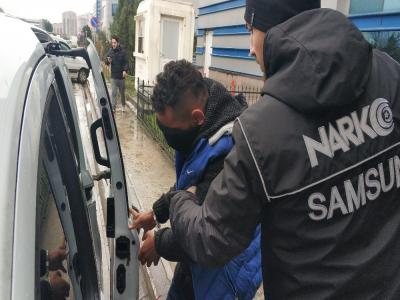 Uyuşturucu ticaretinden 2 kişi tutuklandı
