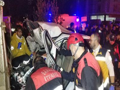 Samsun’da aracıyla tırın altına giren iş adamı ağır yaralandı
