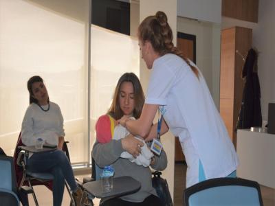 Anne ve anne adaylarına emzirme teknikleri eğitimi
