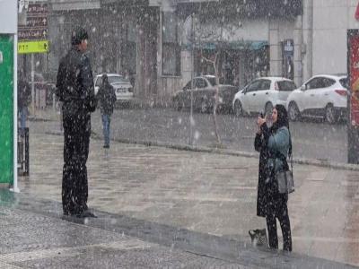 Samsun şehir merkezine mevsimin ilk karı düştü
