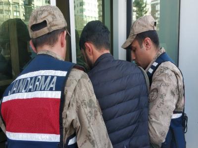 Tartıştığı akrabasını bıçakladı