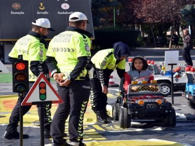 Trafik , trafik parkında öğrenilir