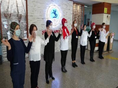 Hastane personelinden işaret diliyle ’evde kal’ çağrısı
