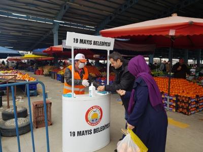 19 Mayıs Belediyesi’nden vatandaşa maske ve eldiven dağıtımı