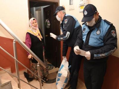 Büyükşehir, yaşlı ve kronik hastaların yardımına koşuyor