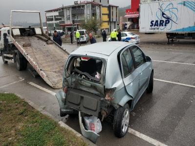 Samsun’da kamyonet otomobile arkadan çarptı: 2 yaralı
