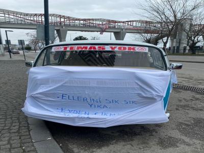 Maske taktığı vosvoslarıyla farkındalık oluşturuyor
