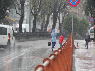 Koronadan kaçmayanlar yağmurdan kaçtı
