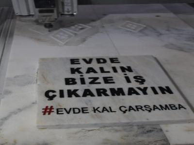 Mezar taşıyla uyardı