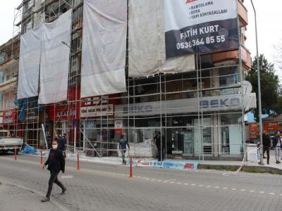 2. kattaki iskeleden düşen işçi yaralandı
