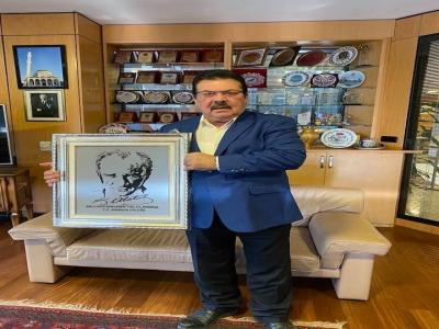 Hayırsever iş adamından 30 bin adet maske