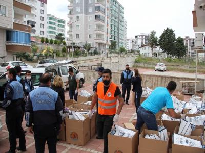 Kırsaldaki çocuklara 23 Nisan sürprizi

