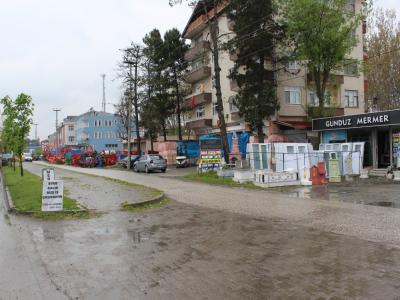 İlgi artınca, mezar taşı büyüdü
