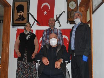 Eşinden habersiz biriktirdiği 3 bin şişe kolonyaya gözü gibi bakıyor
