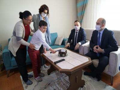 Özel çocuklara 23 Nisan sürprizi
