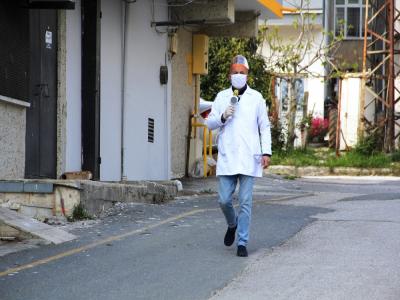 Karaoke mikrofonu ile pide sattı, herkesin ilgi odağı oldu
